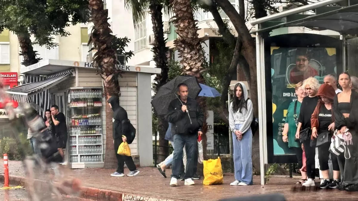 antalyada saganak yagmur hayati olumsuz etkiledi EAV17rGt.jpg