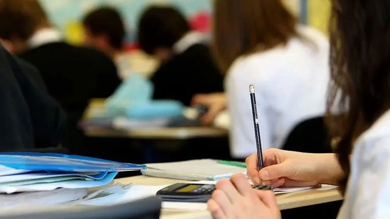 chpli ozcagdas okullara kadrolu okul sagligi hemsiresi gorevlendirilmesi icin tbmmye kanun teklifi verdi 8GJPzYYL