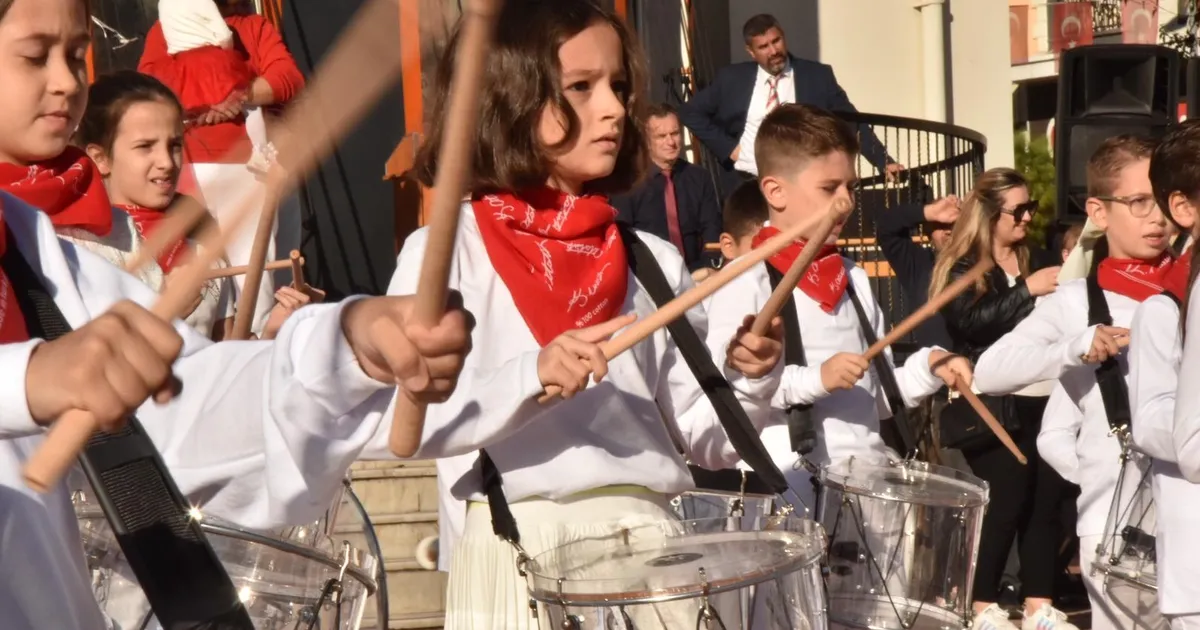 manisa halil yurtseven ilkokulunda cumhuriyet coskusu UG2M4GQJ.webp