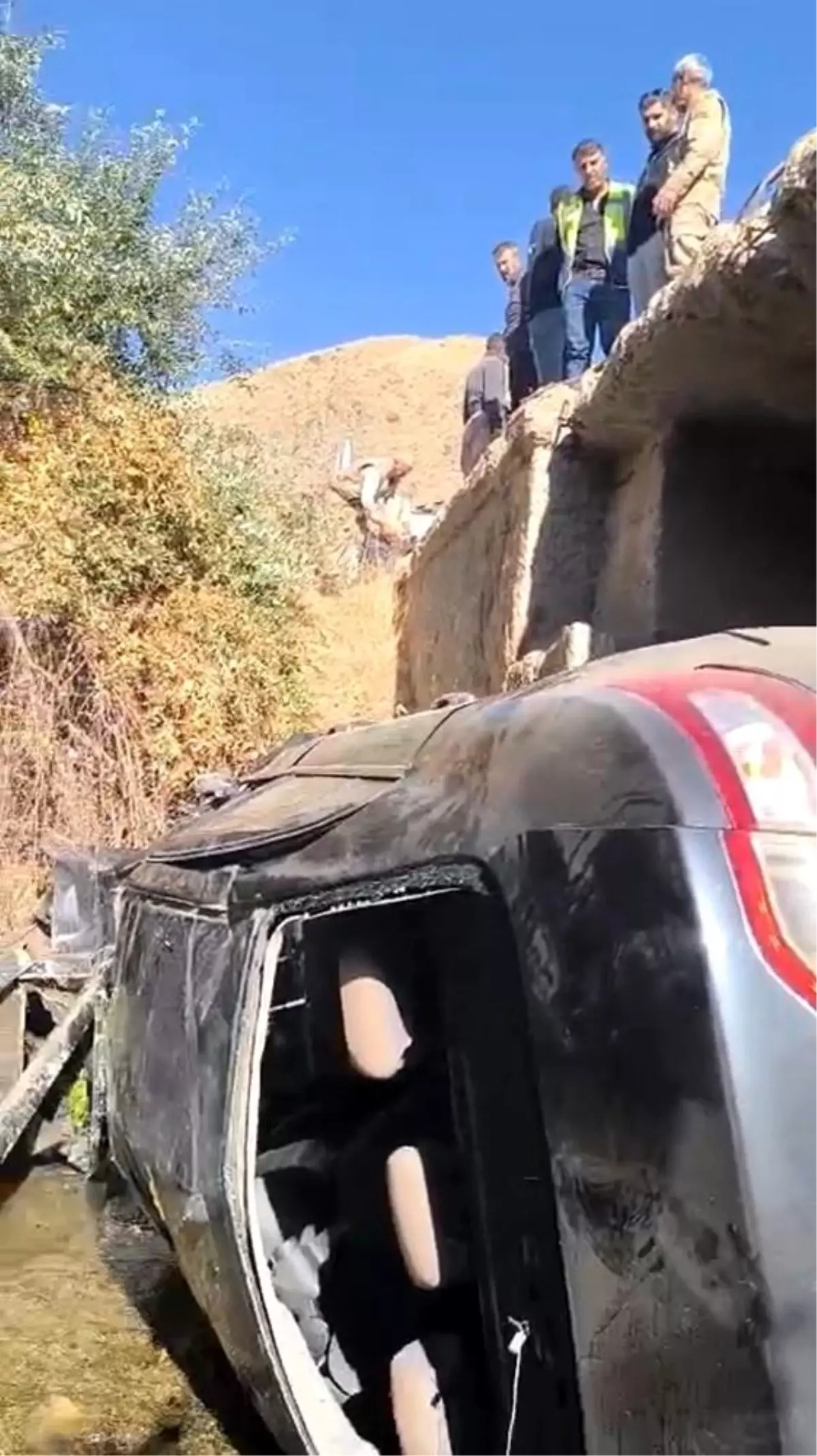 yuksekovada trafik kazasi 4 yarali vdsBpxlD.jpg