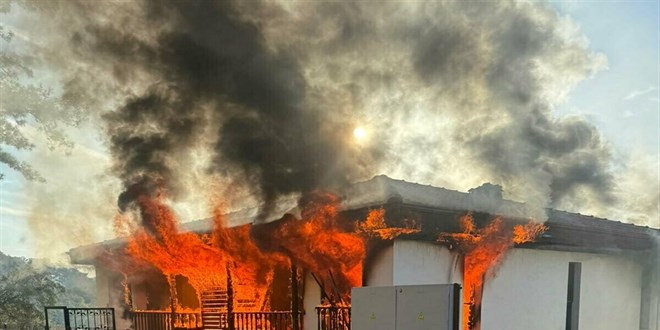 evi atese verip 2 jandarmayi bicakla yaralayan supheli vuruldu 95vBjWDy.jpg