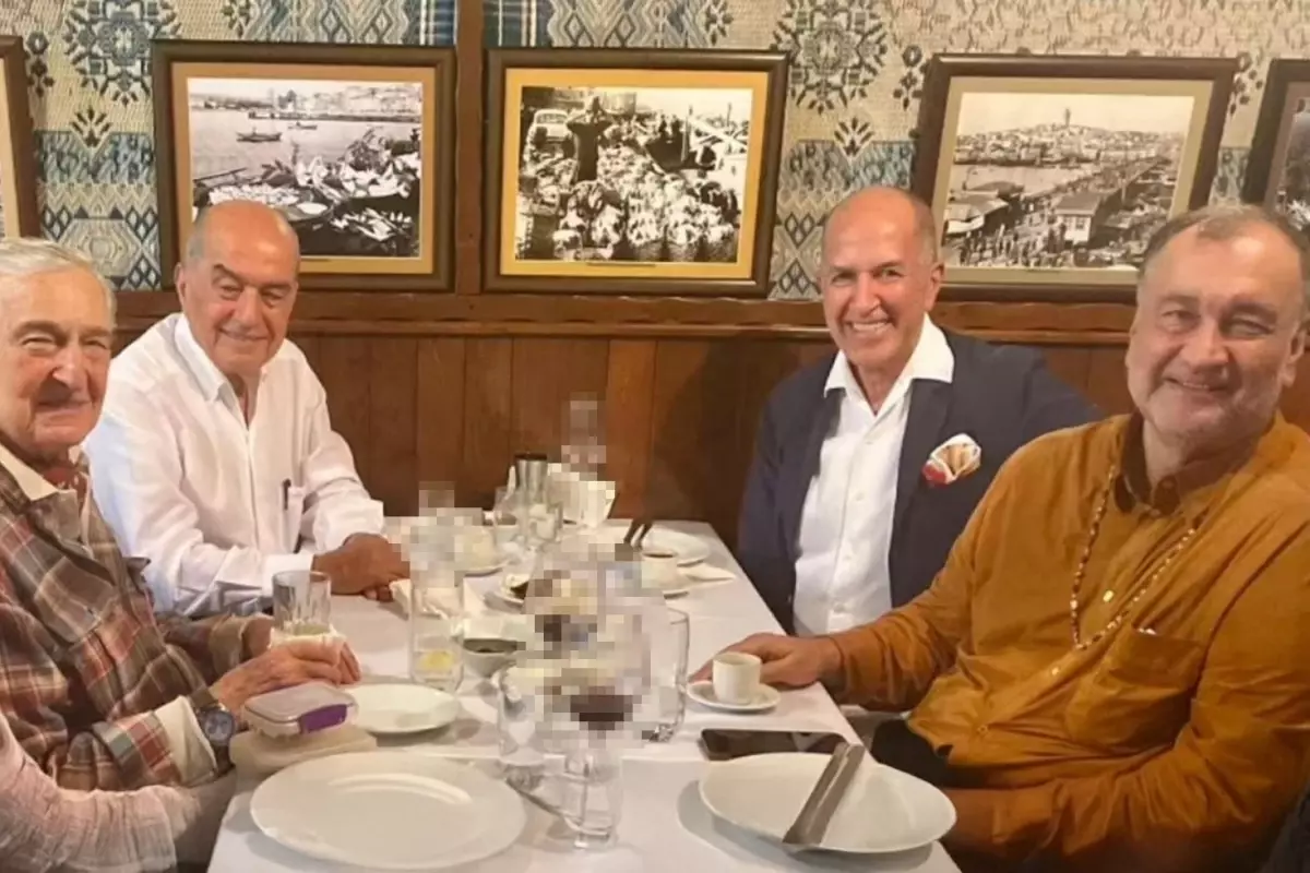 murat ulker ve rahmi kocun mutevazi aksam yemegi masadaki detay dikkatlerden kacmadi ZJUiqNGY.jpg