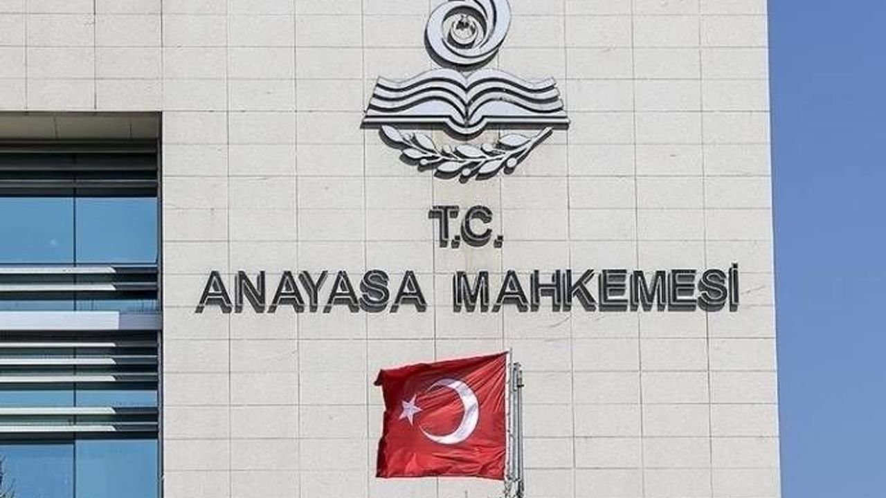 AYM, TEB Kanunu’nun 30. maddesini Anayasa’ya aykırı bularak iptal etti.
