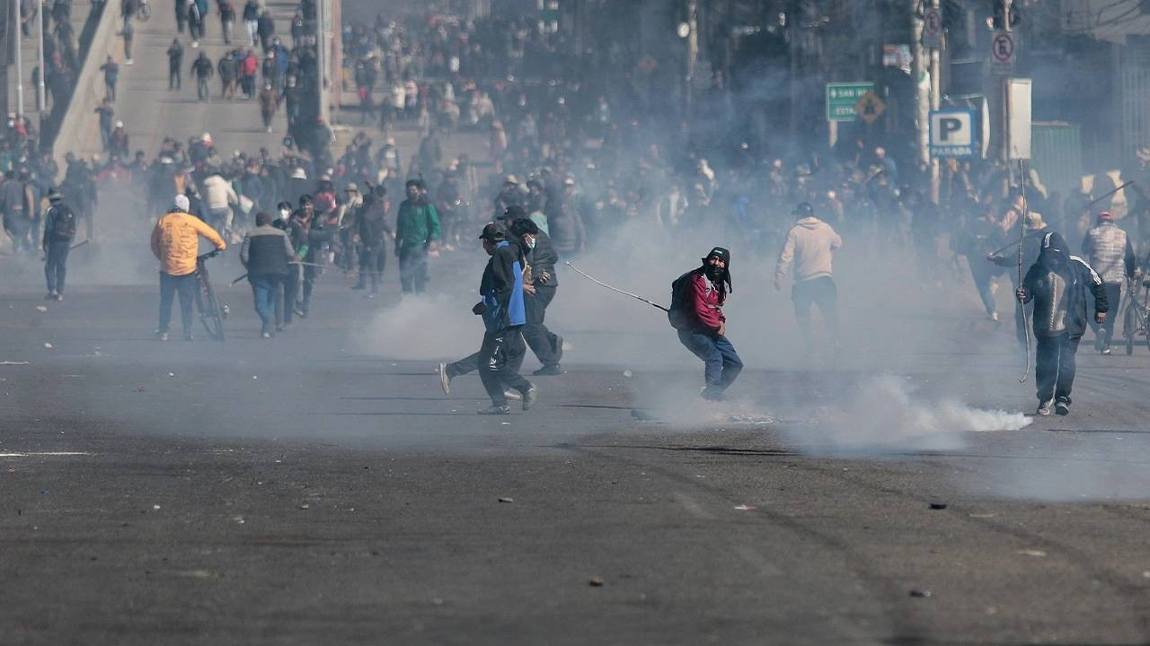 Bolivya’da Şiddetli Protestolar Sürüyor! Başkan Paz’ın İstifası Talep Ediliyor