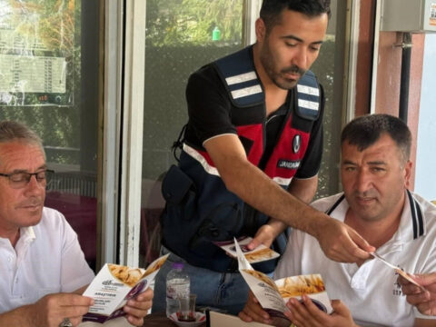 Afyonkarahisarda jandarma vatandaslari dolandiricilik konusunda bilgilendirdi gUlRJKf8