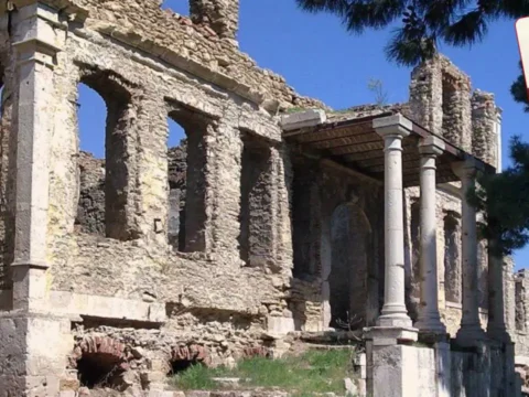 Canakkalede bulunan tarihi hastane curumeye birakildi tarihin mirasi sahip cikilmayi bekliyor 6JcxYRXL